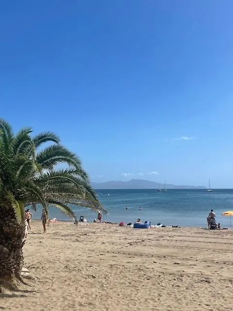 Sunny, Seaside Rental With Pool L' Escala Appartement