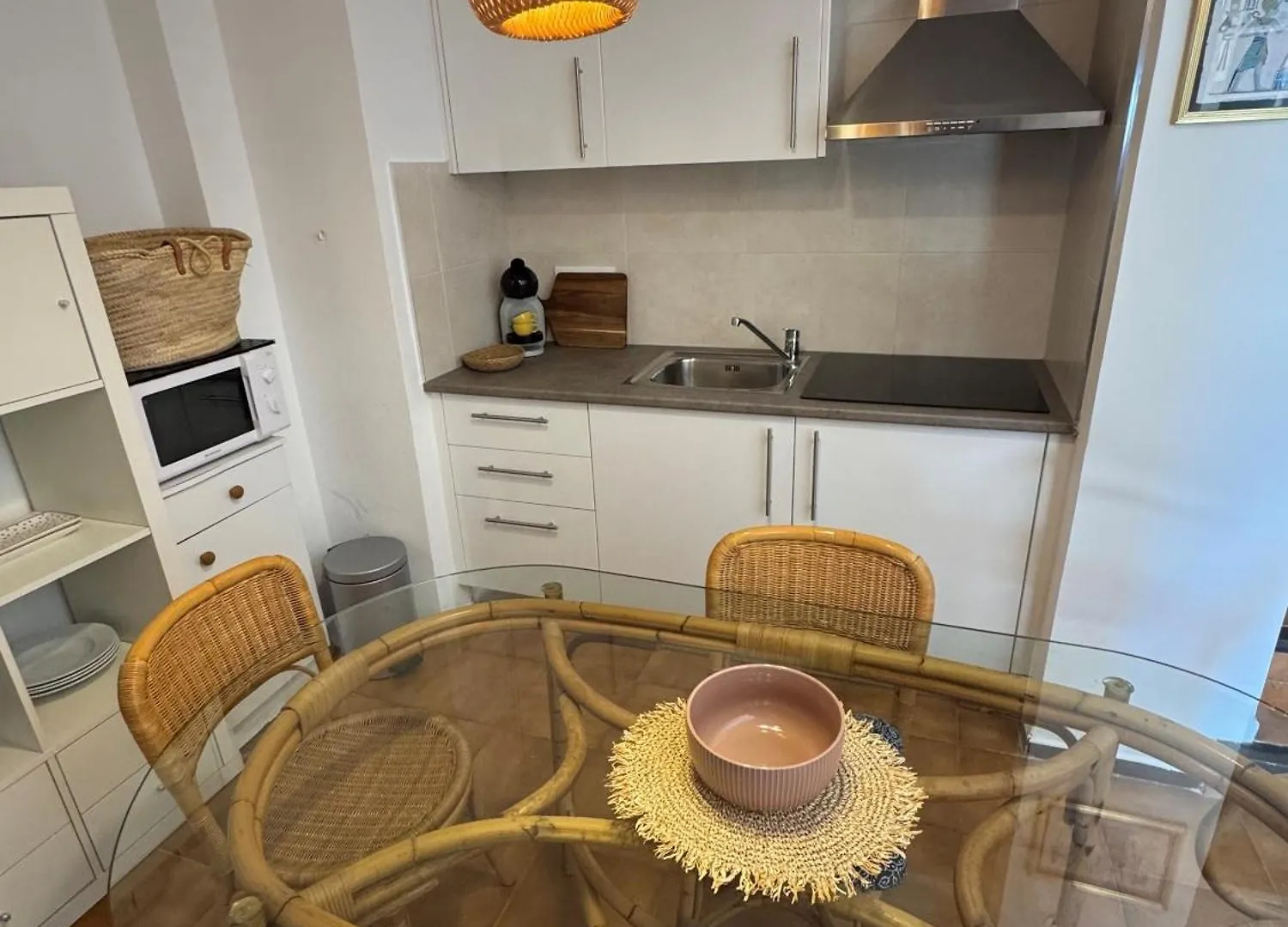 Sunny, Seaside Rental With Pool L' Escala 0*,  Spanje